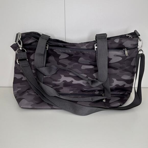 Baggallini Carryall Tote Shoulder Bag Black Camo Travel Work Gym Purse Handbag - Picture 1 of 9